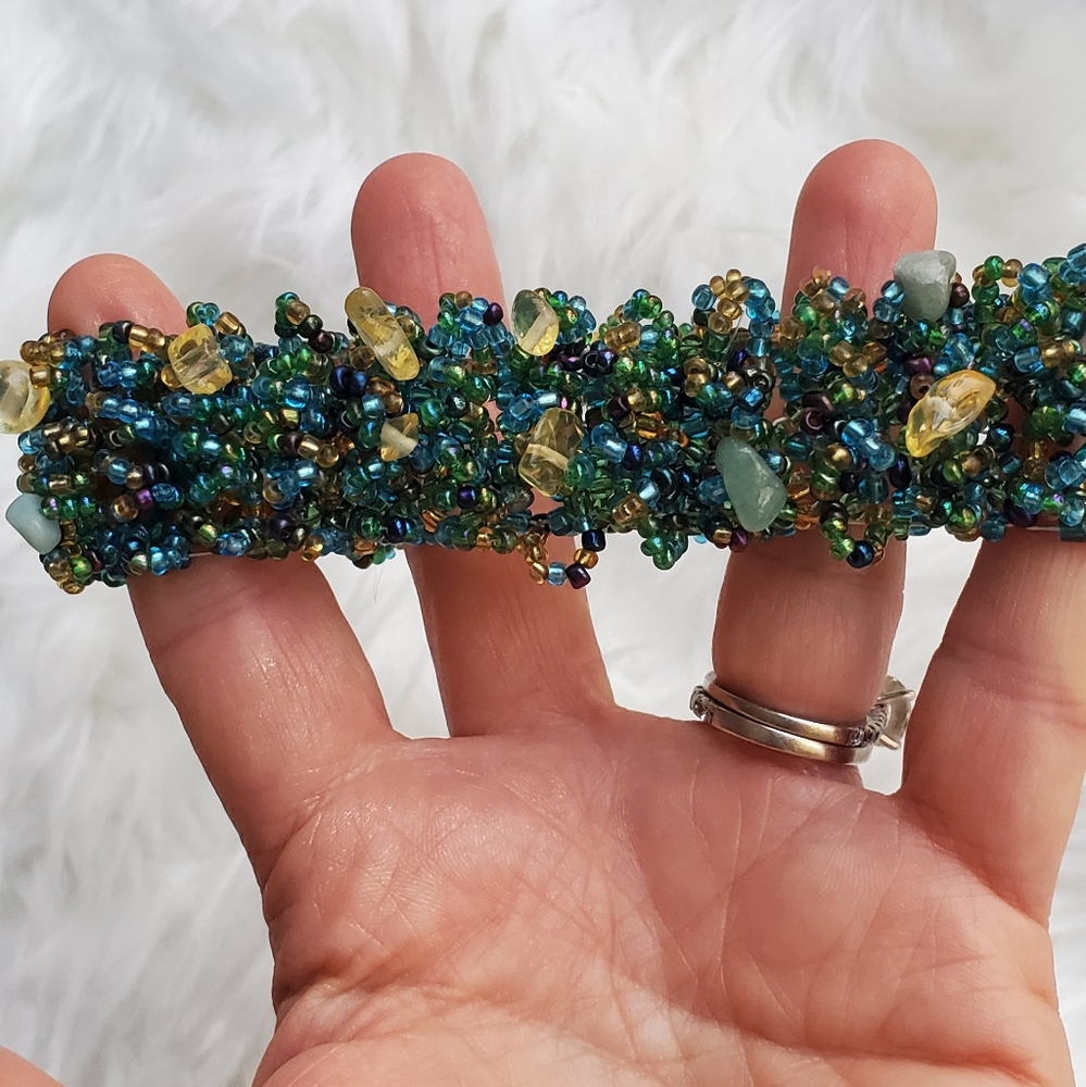 Green elasticated bracelets - Picture 3 of 5